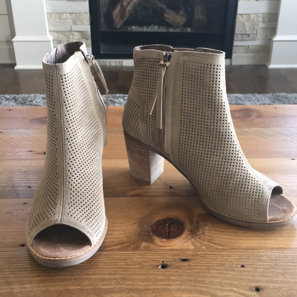 Toms Majorca Peep Toe Tan Suede Booties